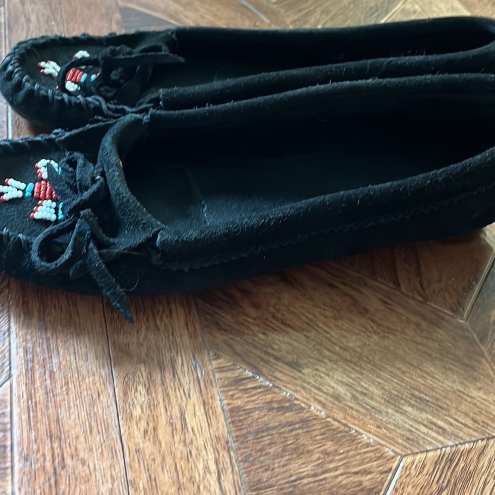 Minnetonka Black Suede Beaded Moccasin Flats - Picture 6 of 6